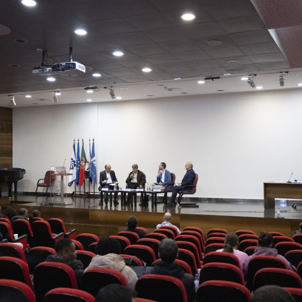 combustiveis-sustentaveis-impulsionam-debate-sobre-o-futuro-da-aviacao