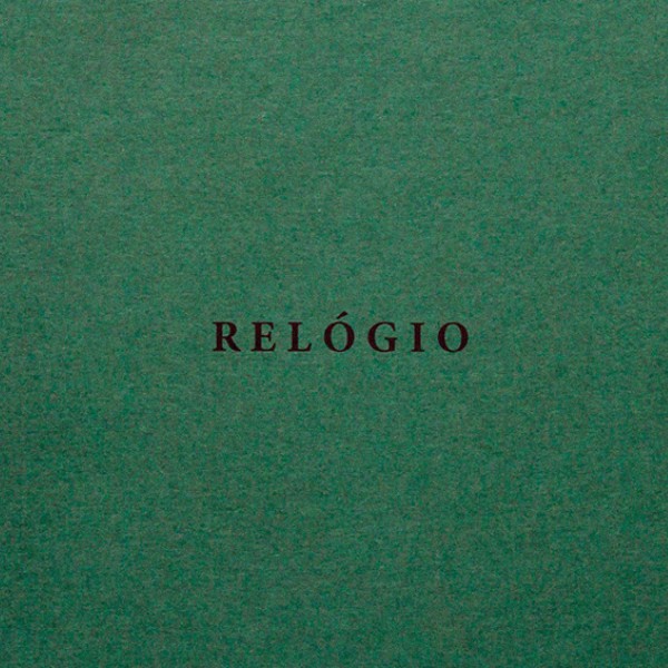 Tiago Amorim no Photobook Award 2026 com o livro RELÓGIO