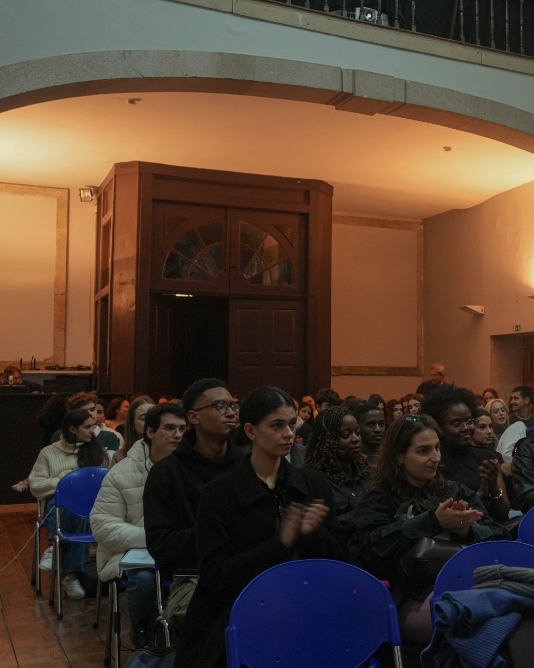 Público a bater palmas